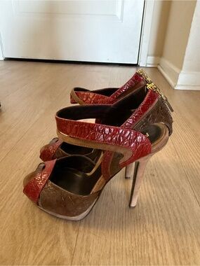Fendi Croc Embossed Leather Platform Sandals Heels 37.5 Italy Rare